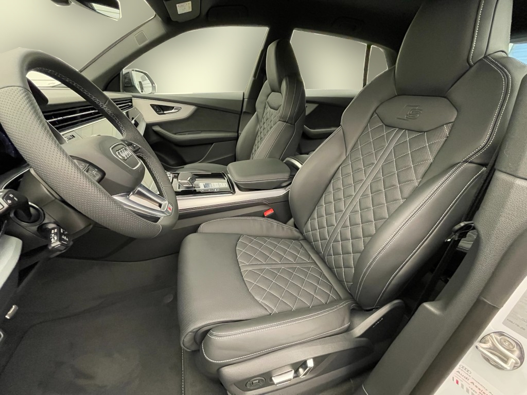 Audi Q8 50 TDI  quattro tiptronic S-line | předváděcí auto skladem | sportovní naftové SUV coupé s luxusním interiérem | skvělá výbava | super cena | skladem | ihned k předání | nákup online | auto eshop AUTOiBUY.com
